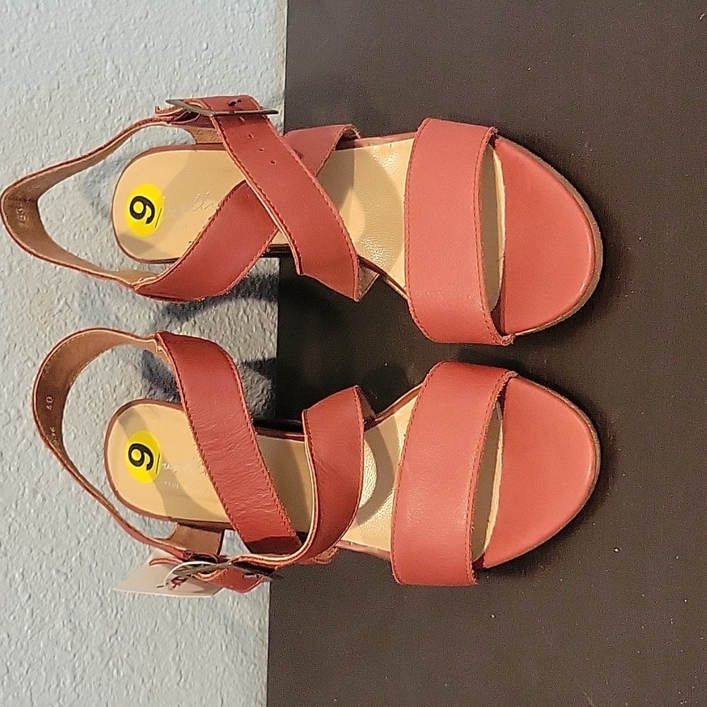 Mahogany healed sandels